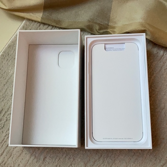 Like new I Phone box - Picture 2 of 9